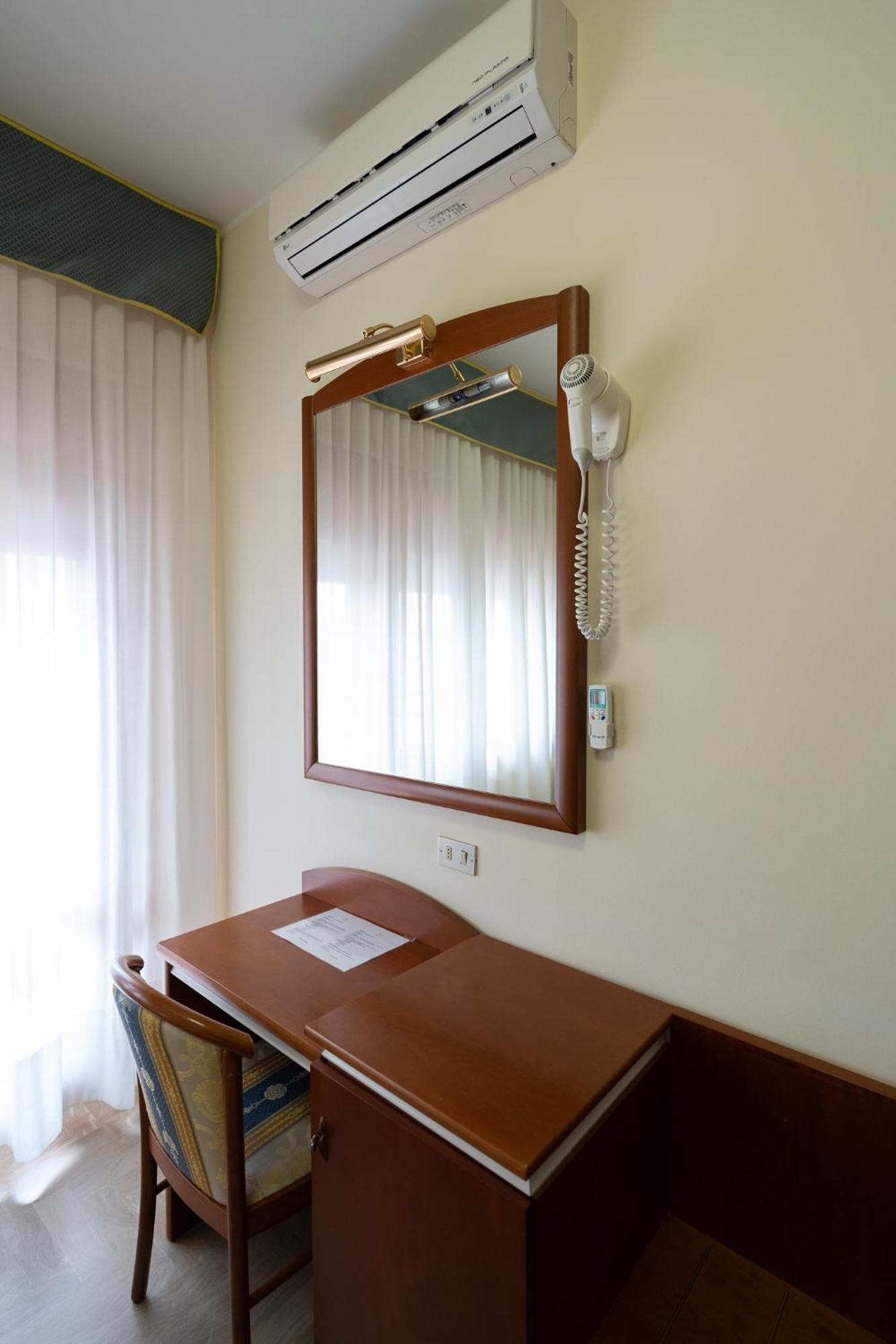 Easy Hotel Meryon Sottomarina Phòng bức ảnh
