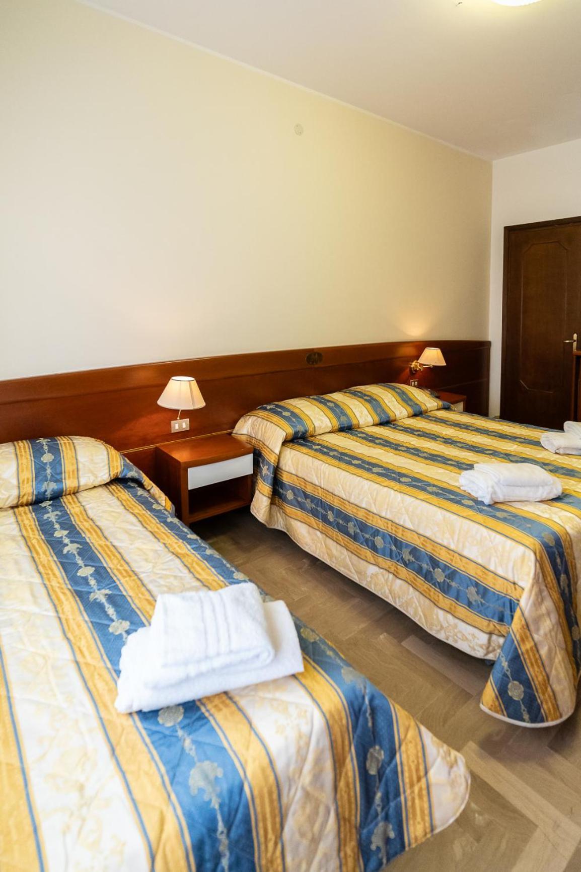 Easy Hotel Meryon Sottomarina Phòng bức ảnh