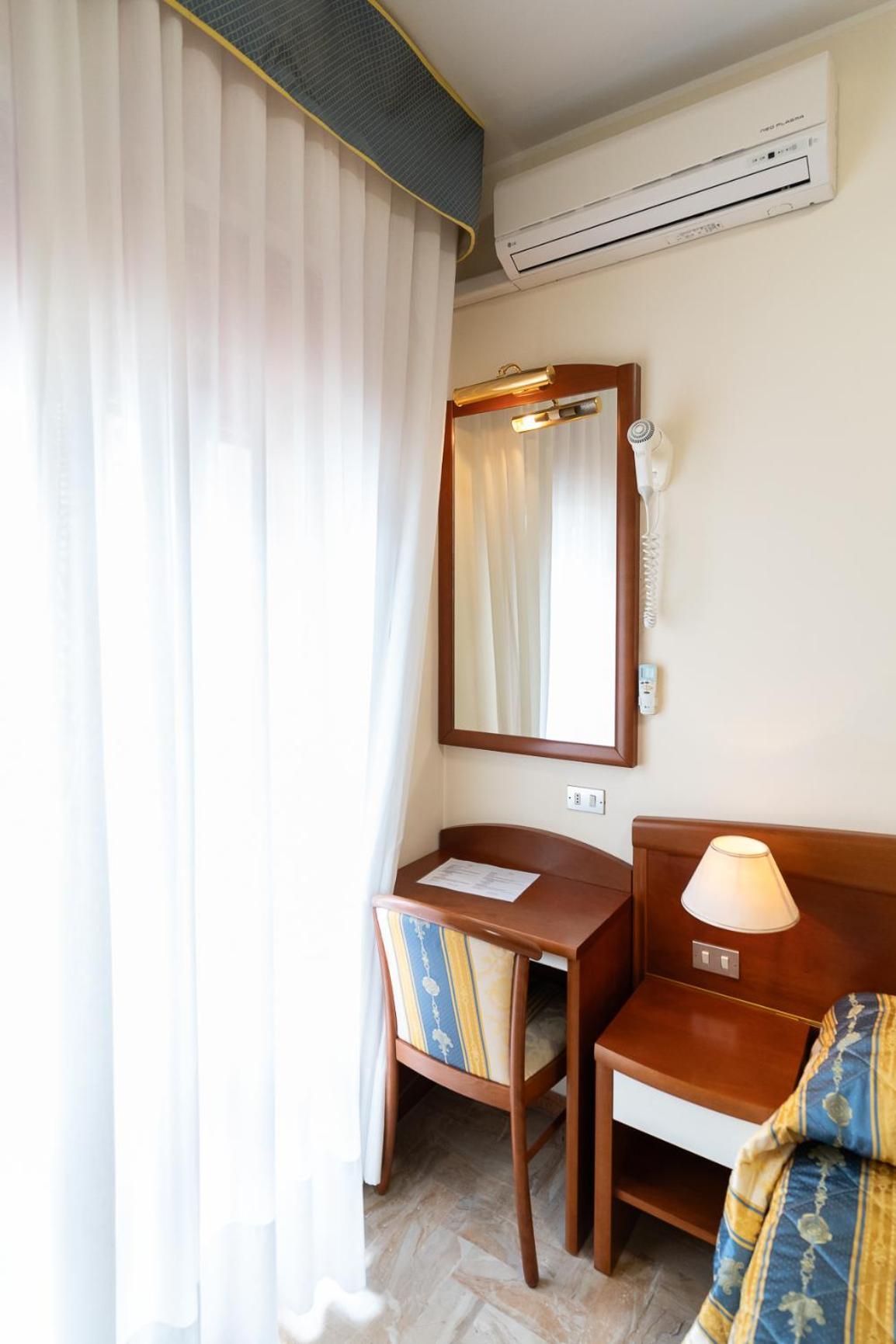 Easy Hotel Meryon Sottomarina Phòng bức ảnh